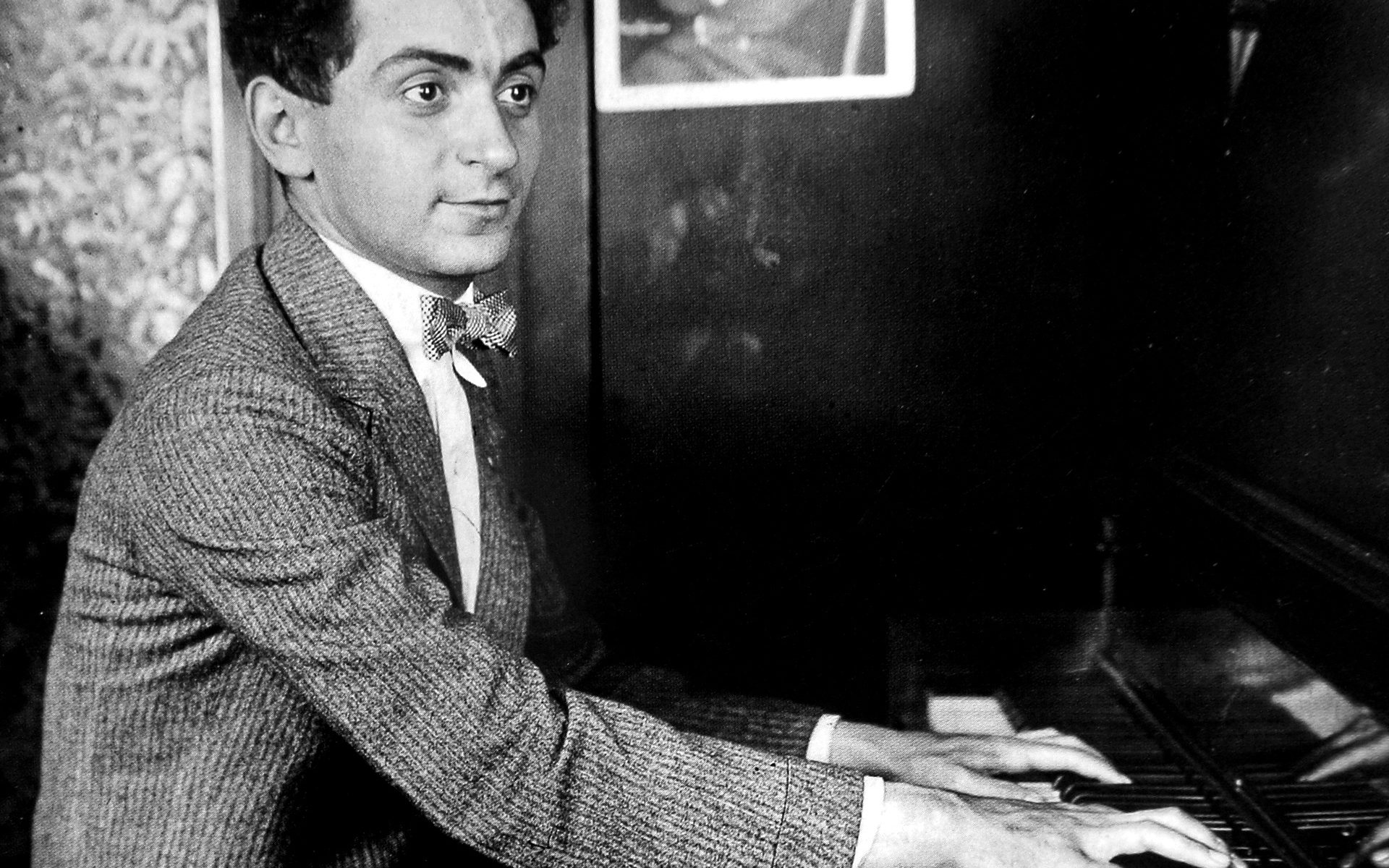 Irving_Berlin at the piano